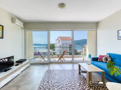 Wohnung mit Meerblick, Bijela